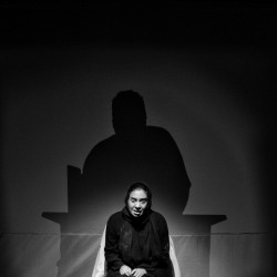 نمایش دیگر مرا صدا نزن، مادر! | عکس