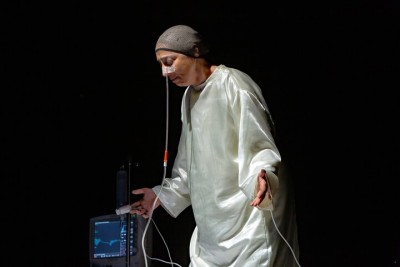 نمایش کاما | «کاما»؛ روایت تماشای مرگ در واپسین روزهای زندگی | عکس