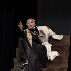 نمایش آنسوی افسانه | عکس