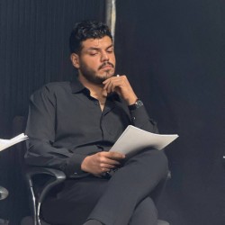 نمایشنامه‌خوانی جنگ هدیه ای برای تولد یک انسان | عکس