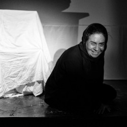 نمایش دیگر مرا صدا نزن، مادر! | عکس