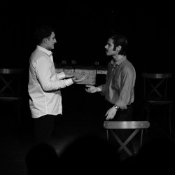 نمایش در حضور باد | عکس