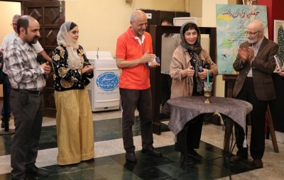 نمایش جعفرخان از فرنگ برگشته | شمع شب چراغ نمایش جعفرخان از فرنگ برگشته را مریم کاظمی افروخت | عکس