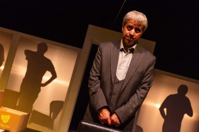 نمایش به یک قاتل ساده نیازمندیم | نمایش «به یک قاتل ساده نیازمندیم» بیست‌ و چهارم اردیبهشت در عمارت نوفل‌لوشاتو میزبان درمانگران و روانشناسان می‌شود.  | عکس