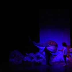 نمایش بچه نهنگ | عکس