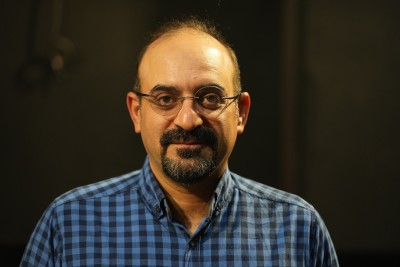 امیر مشهدی‌عباس نمایش «اطربمو» را به صحنه‌ می‌آورد | عکس