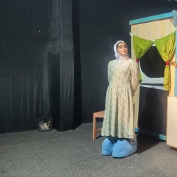 نمایش دختر کفش عروسکی | عکس