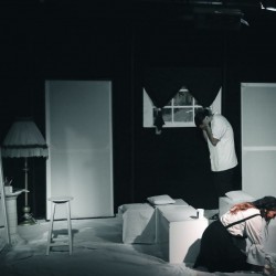 نمایش خاکستر به خاکستر | عکس