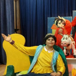 نمایش نیم وجبی | عکس