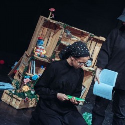 نمایش تکه تیکه | عکس