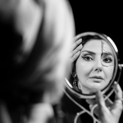 نمایش مده‌آ | عکس