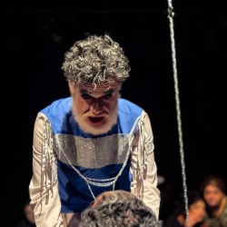 نمایش قانون گروتو | عکس