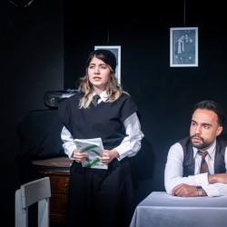 نمایش میهمان تو خالی | عکس