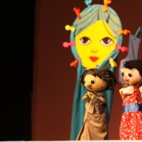 نمایش حادثه ای در شهر عروسک ها | استقبال بی نظیر از بازتولید اولین نمایش مدرن عروسکی ایران ، نمایش”حادثه ای در شهر عروسکها” | عکس