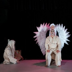 نمایش آمین گفتن مردگان در عنبر | عکس