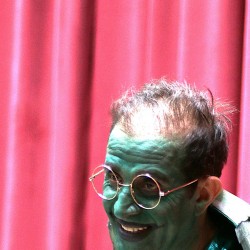 نمایش نجات دوست خوبم | عکس