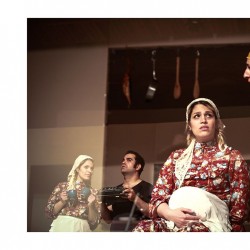 نمایش پستچی پابلو نرودا | عکس