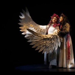 نمایش هم این/ هم آن | عکس