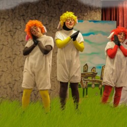 نمایش بره ناقلا | عکس