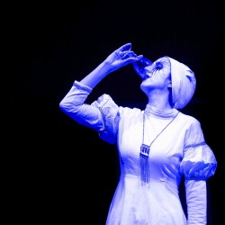 نمایش هیچ نگو هملت فقط سه روز | عکس