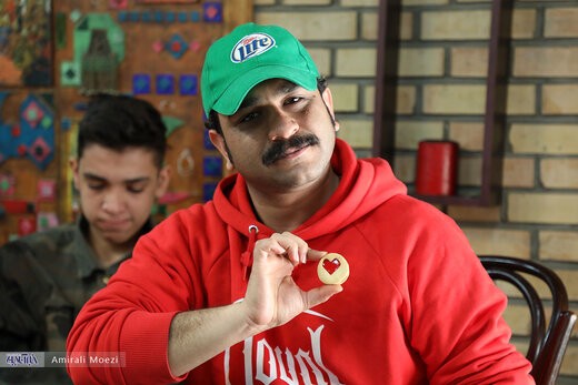 اینفلوئنسر مشهور روی صحنه تئاتر | عکس