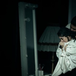 نمایش خاکستر به خاکستر | عکس