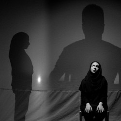 نمایش دیگر مرا صدا نزن، مادر! | عکس