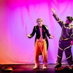 نمایش دونات توت فرنگی | عکس