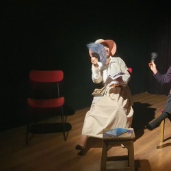 نمایشنامه‌خوانی دو نمایشنامه از آندره پراگا (اتاق انتظار، داستان یک پیراهن و یک ویلون) | عکس