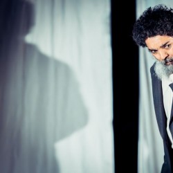 نمایش وقتی الاغ‌ها عاشق می‌شوند | عکس