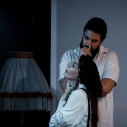 نمایش خاکستر به خاکستر | عکس