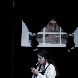 نمایش خاکستر به خاکستر | عکس