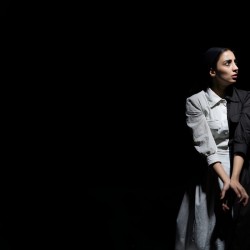 نمایش من، او، آن | عکس