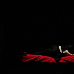 نمایش اتاق ورونیکا | عکس