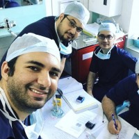 نمایش کاما | پزشکی که به سرش زد و هنرمند شد! | عکس