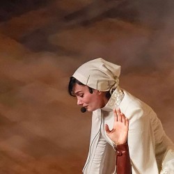 نمایش موزیکال زیبای طناز ۲ | عکس