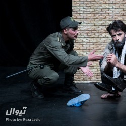 نمایش پشت کلانتری، کوچه اول، تیر چراغ برق | عکس