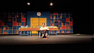 نمایش کتابخانه نیمه شب | مونا فرجاد به «کتابخانه نیمه‌شب» پیوست | عکس