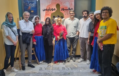 نمایش دگرآپاندیسی | سفیر فرانسه به تماشای «دگرآپاندیسی» نشست | عکس