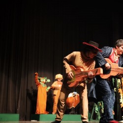 نمایش پروفسور ونوچ | عکس