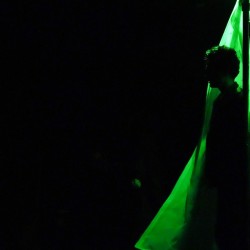 نمایش جان سگ | عکس