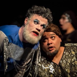 نمایش قانون گروتو | عکس