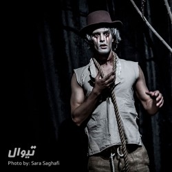 نمایش در انتظار گودو | دیوار | عکس