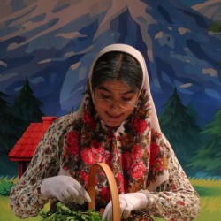 نمایش کادوی مادربزرگ | عکس