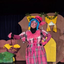 نمایش رابینسون خرگوشه | عکس