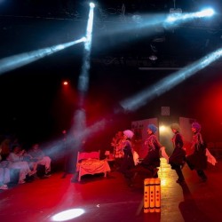 نمایش کارخانه هیولاها (سالیوان) | شیراز | عکس