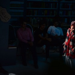 نمایش پرواز یک شاملو نما بر فراز قصر شیشه ای | عکس