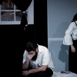 نمایش خاکستر به خاکستر | عکس