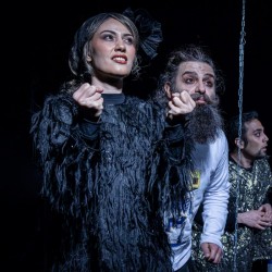 نمایش قانون گروتو | عکس