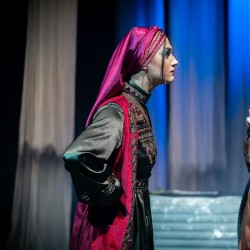 نمایش هتل ترانسیلوانیا شعبه در ایران | کرج | عکس